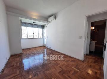 Departamento · 46m² · 2 Ambientes · Piso en Av Pueyrredon Al 1200 - T/al Frente 46 m² Impec Balcon V/abierta Apto Profesional Coc Comed