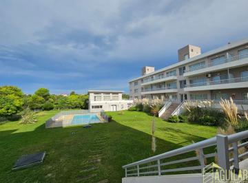 Departamento de 3 ambientes, Mar Azul · Departamento en Venta de 2 Dorm. C/ Cochera en Las Gaviotas