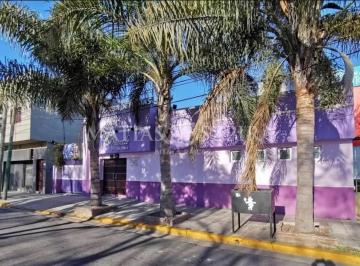 Local comercial · 220m² · 3 Ambientes · 1 Cochera · Excelente Local Comercial en Muy Buena Ubicacion en Ituzaingo Norte