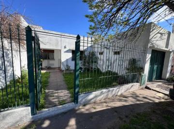 Casa · 100m² · 4 Ambientes · 2 Cocheras · Casa en Venta de 2 Dorm. en Tolosa