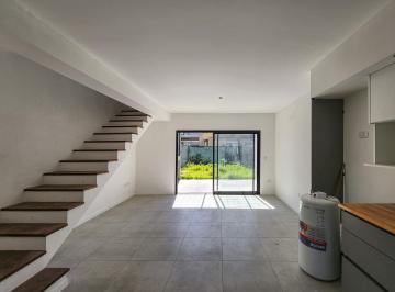 Casa · 66m² · 3 Ambientes · 1 Cochera · Casa Tipo Duplex de 2 Dorm., Cochera, Jardín en Tierra Nueva Fisherton