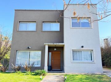 Casa · 180m² · 5 Ambientes · 3 Cocheras · Casa - Santa Guadalupe