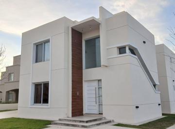 Casa · 250m² · 5 Ambientes · 2 Cocheras · Casa en Cordoba Capital