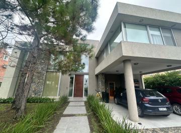 Casa · 910m² · 10 Ambientes · 4 Cocheras · Casa en Venta - Barrio Los Castores, Nordelta