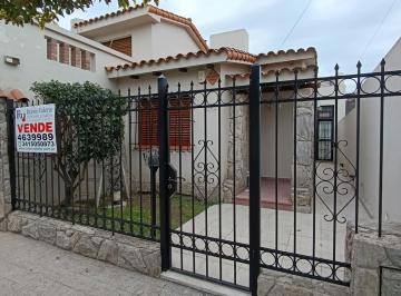 Casa · 150m² · 4 Dormitorios · 2 Cocheras · Cahlet Dos Plantas