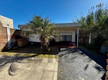 Casa · 98m² · 3 Ambientes · 2 Cocheras · Venta Casa con Pileta en Merlo