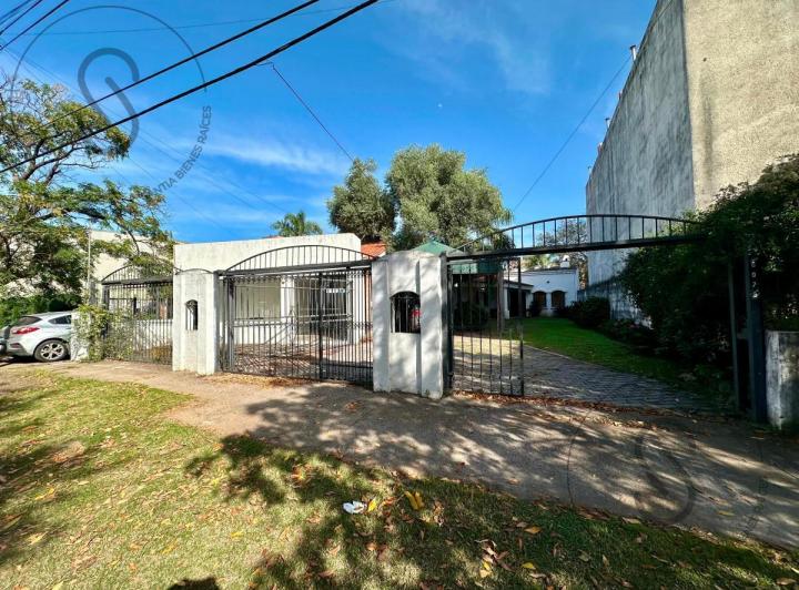 Casa · 355m² · 6 Ambientes · 2 Cocheras