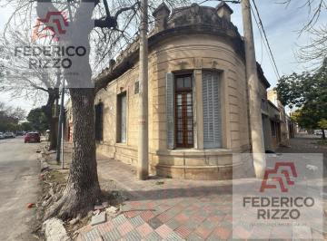 Casa · 127m² · 6 Ambientes · 1 Cochera · Venta Casa en Bº General Bustos. Clasica! Hermosa!