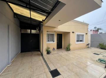 Casa · 96m² · 3 Ambientes · 2 Cocheras · Casa C/cochera Jardín Refaccionada en Rincon de Milberg