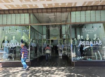 Local comercial · 300m² · Alquiler Local Sobre Av Luro