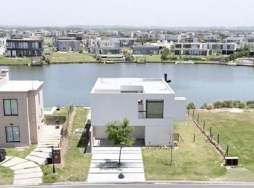 Casa · 261m² · 5 Ambientes · 2 Cocheras · Casa Al Agua con Vista Directa a La Laguna y Pileta con Borde Infinito | San Sebastián | Área 7