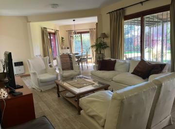 Casa · 220m² · 5 Ambientes · 2 Cocheras · Casa Para Alquiler de Verano en Bella Vista Diciembre, Enero, Febrero.