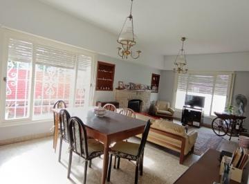Casa · 78m² · 3 Ambientes · 6 Cocheras · Venta Casa 3 Amb C Cochera Imperdible en Merlo