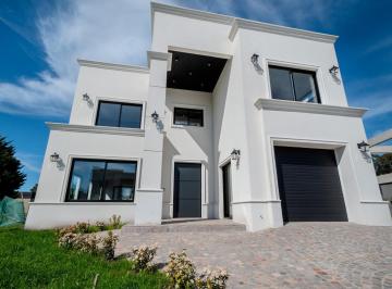 Casa · 601m² · 5 Ambientes · 1 Cochera · Exclusiva Casa 5 Ambientes | Rumenco Joven | Premium | Lote 128 | Quincho | a Estrenar