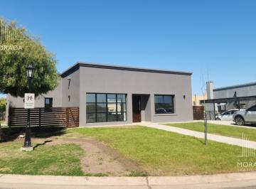 Casa · 145m² · 4 Ambientes · 2 Cocheras · Venta Casa 4 Ambientes en San Ramiro Pilar