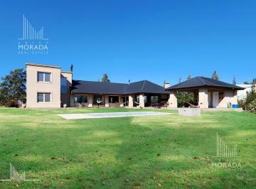 Casa · 282m² · 6 Ambientes · Venta con Financiación Casa El Malacate Lote Central 4 Dorm 5000 m² Pileta Riego Automático