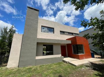 Casa · 200m² · 5 Ambientes · 2 Cocheras · Venta Casa 5 Ambientes en Barrio Santa Guadalupe Pilar