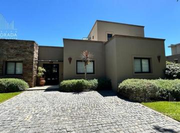 Casa · 190m² · 6 Ambientes · 2 Cocheras · Venta Casa en Barrio Cerrado Santa Clara Sobre Lote de 700 m 5 Ambientes
