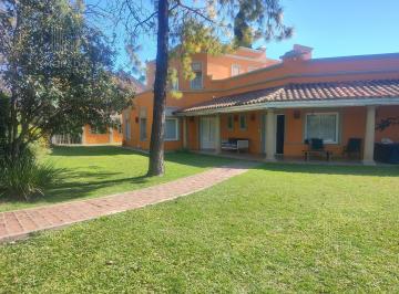 Casa · 373m² · 7 Dormitorios · Venta Casa Quinta Zona Residencial Don Torcuato, 7 Habitaciones, Jardin y Pileta