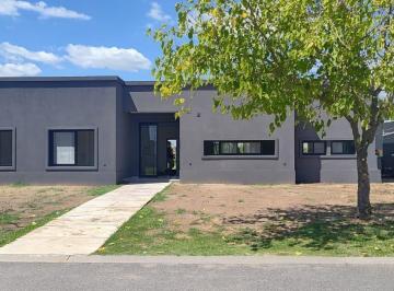 Casa · 160m² · 5 Ambientes · 2 Cocheras · Casa 5 Ambientes Al Agua en Venta en Canton Norte Oportunidad