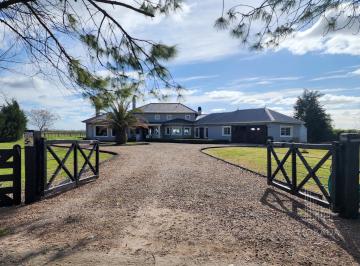 Casa · 326m² · 7 Ambientes · 1 Cochera · Venta Casa en El Malacate. 7 Ambientes. Excelente Calidad con Detalles Únicos.