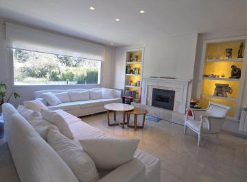 Casa · 576m² · 4 Ambientes · 2 Cocheras · Casa en Santa Agustina
