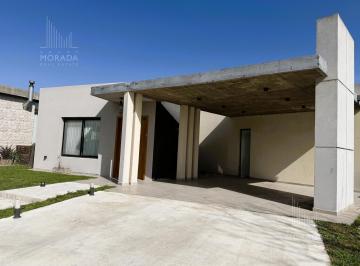 Casa · 145m² · 3 Dormitorios · 4 Cocheras · Casa en Santa Emilia