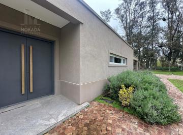 Campo · 200m² · 5 Ambientes · 1 Cochera · Venta Chacra a Estrenar 5 Ambientes Parque Riego Arboleda