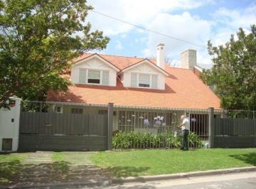 Casa · 500m² · 5 Ambientes · 2 Cocheras · Chalet en Los Troncos
