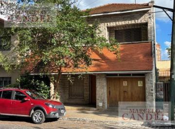 Casa · 255m² · 5 Ambientes · 1 Cochera · Venta o Alquiler Comercial Chalet 5 Ambientes en Lomas de Zamora 4 Dorm.