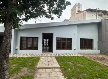 Casa · 240m² · 12 Ambientes · 3 Cocheras · Casa en Arguello