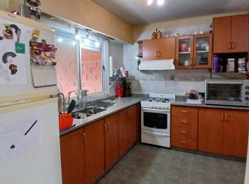 Casa · 140m² · 5 Ambientes · 3 Cocheras · Venta en Bloque Gregorio Laferrere