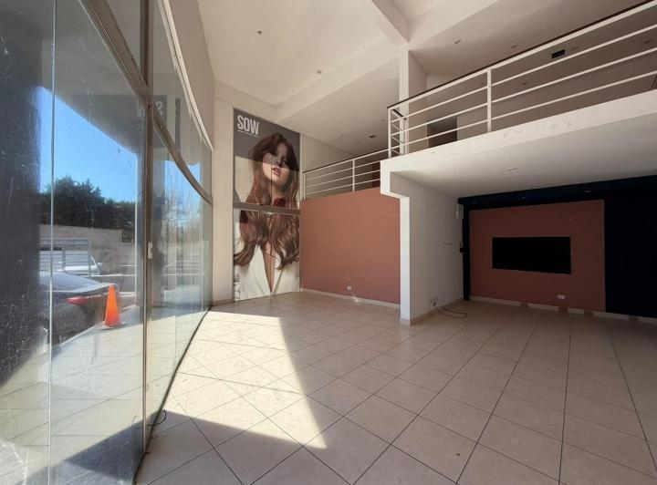 Local comercial · 83m²