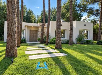 Casa de 5 ambientes, Costa Esmeralda · Venta Casa 4 Dorm. (2 en Suite) con Gas Natural - Costa Esmeralda Oportunidad