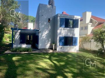 Casa · 130m² · 5 Ambientes · 2 Cocheras · Regia Casa Para Vacacionar