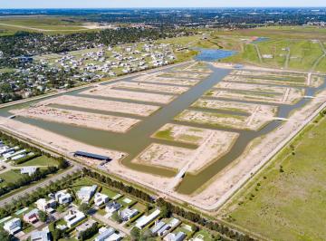Terreno · 500m² · 1 Ambiente · Lote Sobre El Canal Central en Funes Lakes
