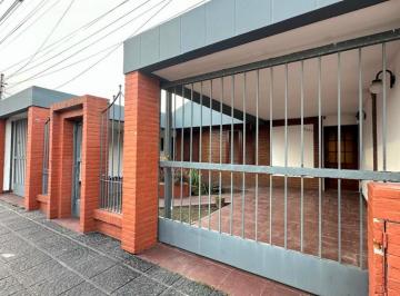 Casa · 180m² · 6 Ambientes · 2 Cocheras · B° Kennedy a 20 m de Av America - Casa de 3 Dorm. + Cochera + Fondo C/ Pileta