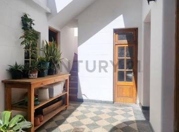 PH · 49m² · 3 Ambientes · Venta PH Villa Devoto - 2 Dorm. - Patio y Terraza - Apto Credito - Sin Expensas - Oportunidad!