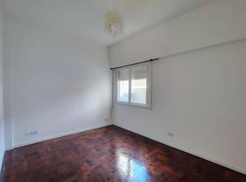 Departamento de 2 ambientes, Chacarita · Luminoso 2 Ambientes en Alquier en Chacarita 1er Piso por Escalera