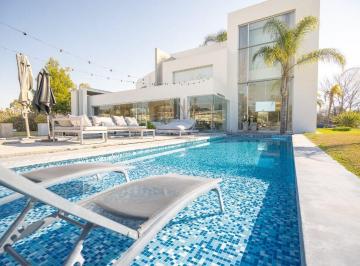 Casa · 685m² · 7 Ambientes · 2 Cocheras · Venta Casa en Saint Thomas Este Al Golf – Canning