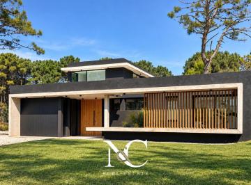 Casa · 180m² · 4 Ambientes · 1 Cochera · Casa en Venta en Pinamar Barrio Pioneros con Gas Natural