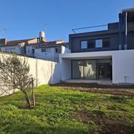 Casa · 143m² · 4 Ambientes · 2 Cocheras · Casa a Estrenar en Venta en Martinez