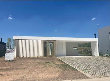 Casa de 4 ambientes, Ezeiza · Alquiler de Casa a Estrenar en Lares de Canning
