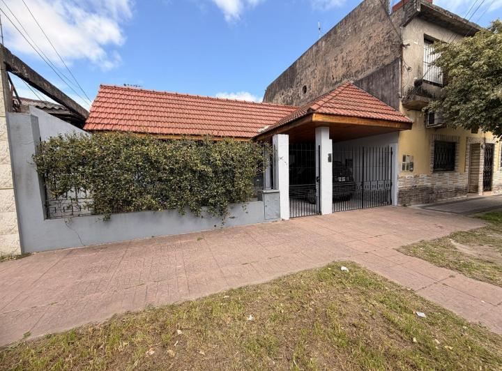 Casa · 130m² · 4 Ambientes · 1 Cochera
