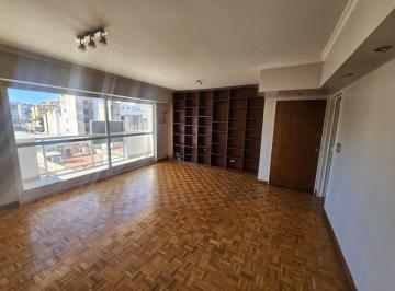 Departamento de 3 ambientes, Balvanera · Hermoso Depto. de 3 Ambientes con Dependencia y Cochera Cubierta!