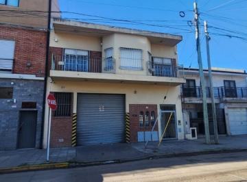 Local comercial · 260m² · 2 Cocheras · Local a La Calle en Venta en San Justo
