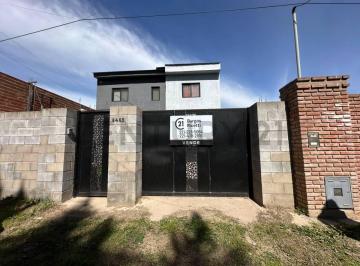 Casa · 165m² · 3 Dormitorios · 2 Cocheras · Casa de 3 Dorm. con Pileta en Venta en Sicardi