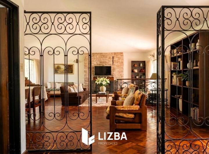 Casa · 320m² · 10 Ambientes · 2 Cocheras