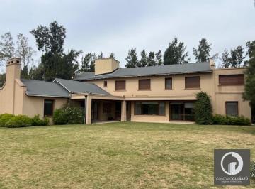 Casa · 220m² · 8 Ambientes · 2 Cocheras · Country Palos Verdes, Venta 4 Dorm., Pileta, Quincho