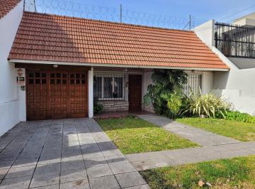 PH · 1 Dormitorio · 1 Cochera · Alquiler PH 2 Ambientes con Parque Barrio Villa Primera